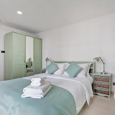 Grosvenor House - On The Phra Tamnak Hill Apartment Pattaya Exterior photo