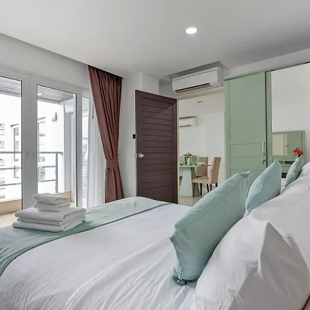Grosvenor House - On The Phra Tamnak Hill Apartment Pattaya Exterior photo