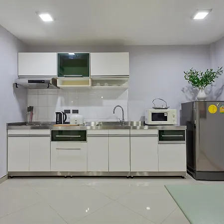 Grosvenor House - On The Phra Tamnak Hill Apartment Pattaya Exterior photo