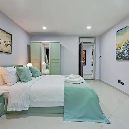 Grosvenor House - On The Phra Tamnak Hill Apartment Pattaya Exterior photo