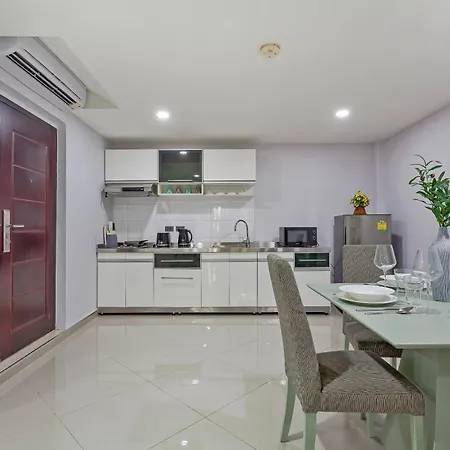 Grosvenor House - On The Phra Tamnak Hill Apartment Pattaya Exterior photo