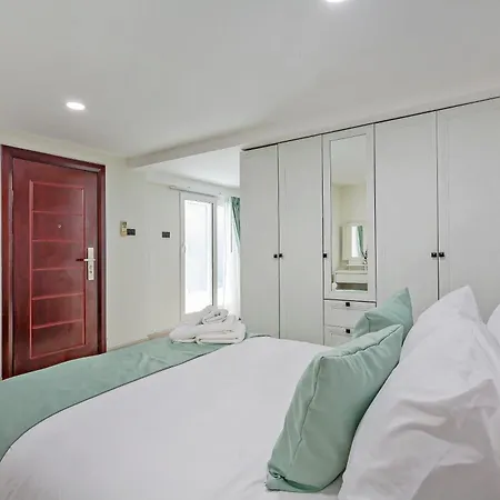 Grosvenor House - On The Phra Tamnak Hill Apartment Pattaya Exterior photo