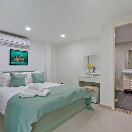 Grosvenor House - On The Phra Tamnak Hill Apartment Pattaya Exterior photo