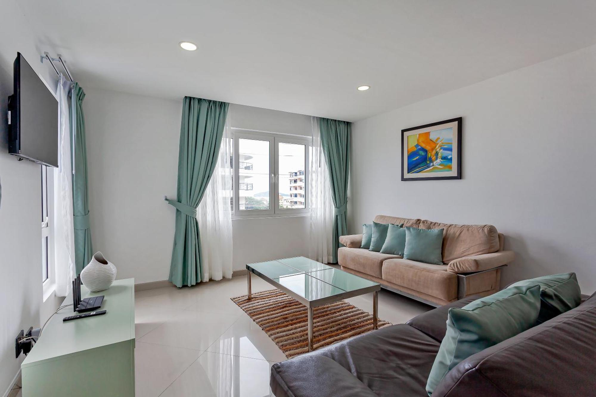 Grosvenor House - On The Phra Tamnak Hill Apartment *