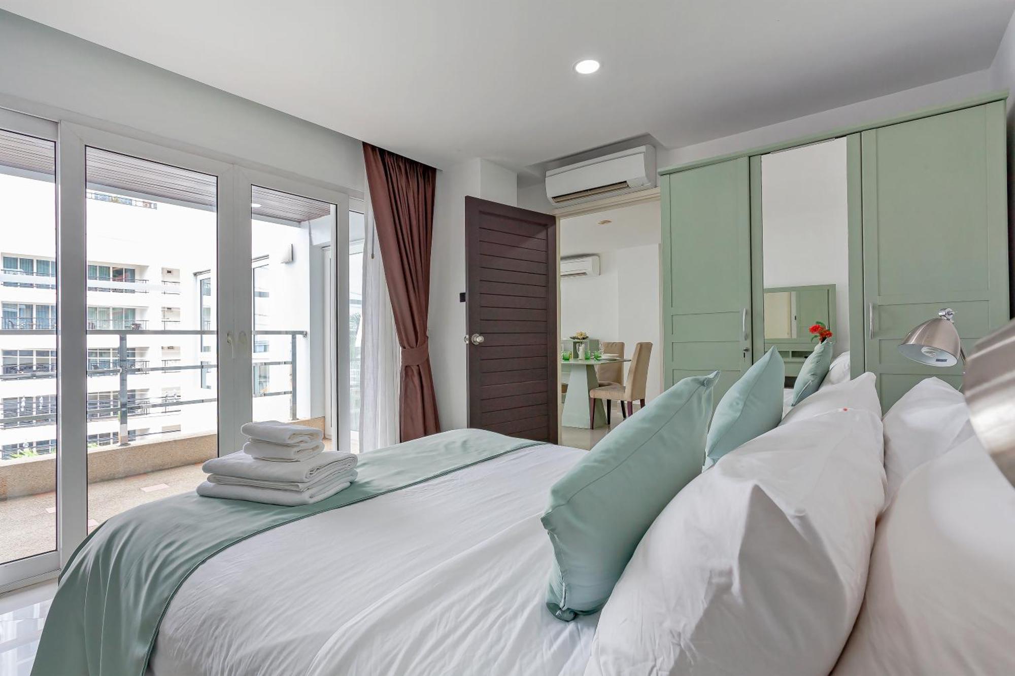 Grosvenor House - On The Phra Tamnak Hill Apartment Pattaya