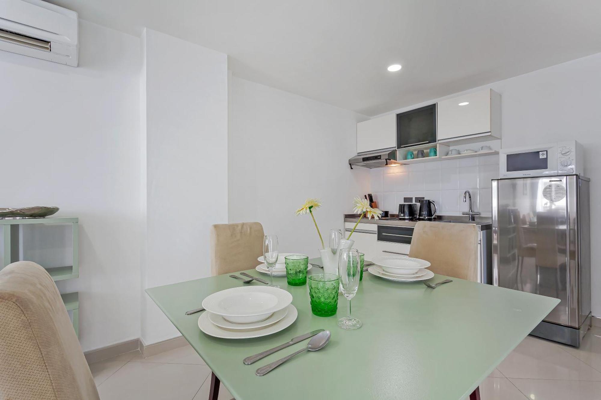 Grosvenor House - On The Phra Tamnak Hill Apartment