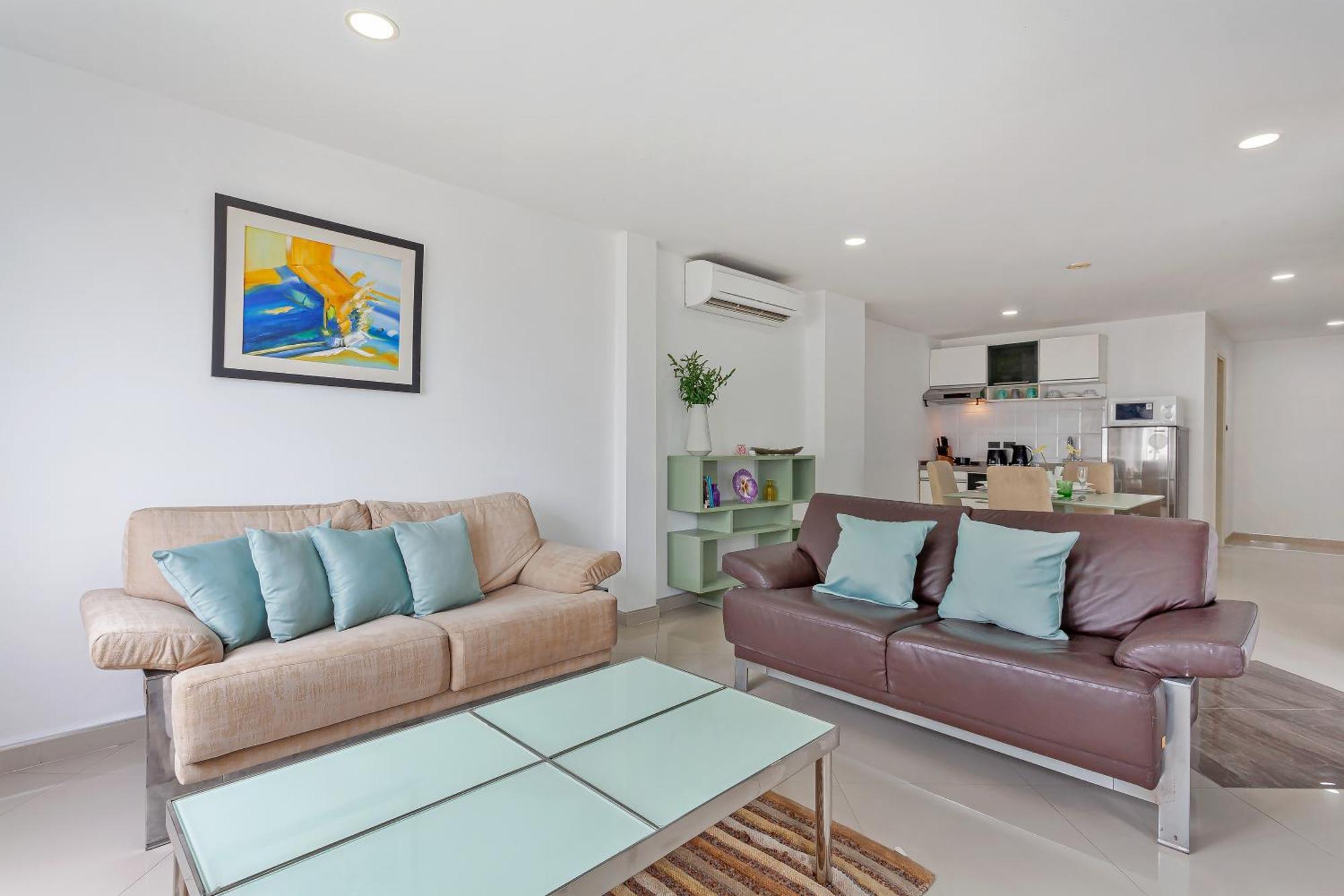 Grosvenor House - On The Phra Tamnak Hill Apartment *