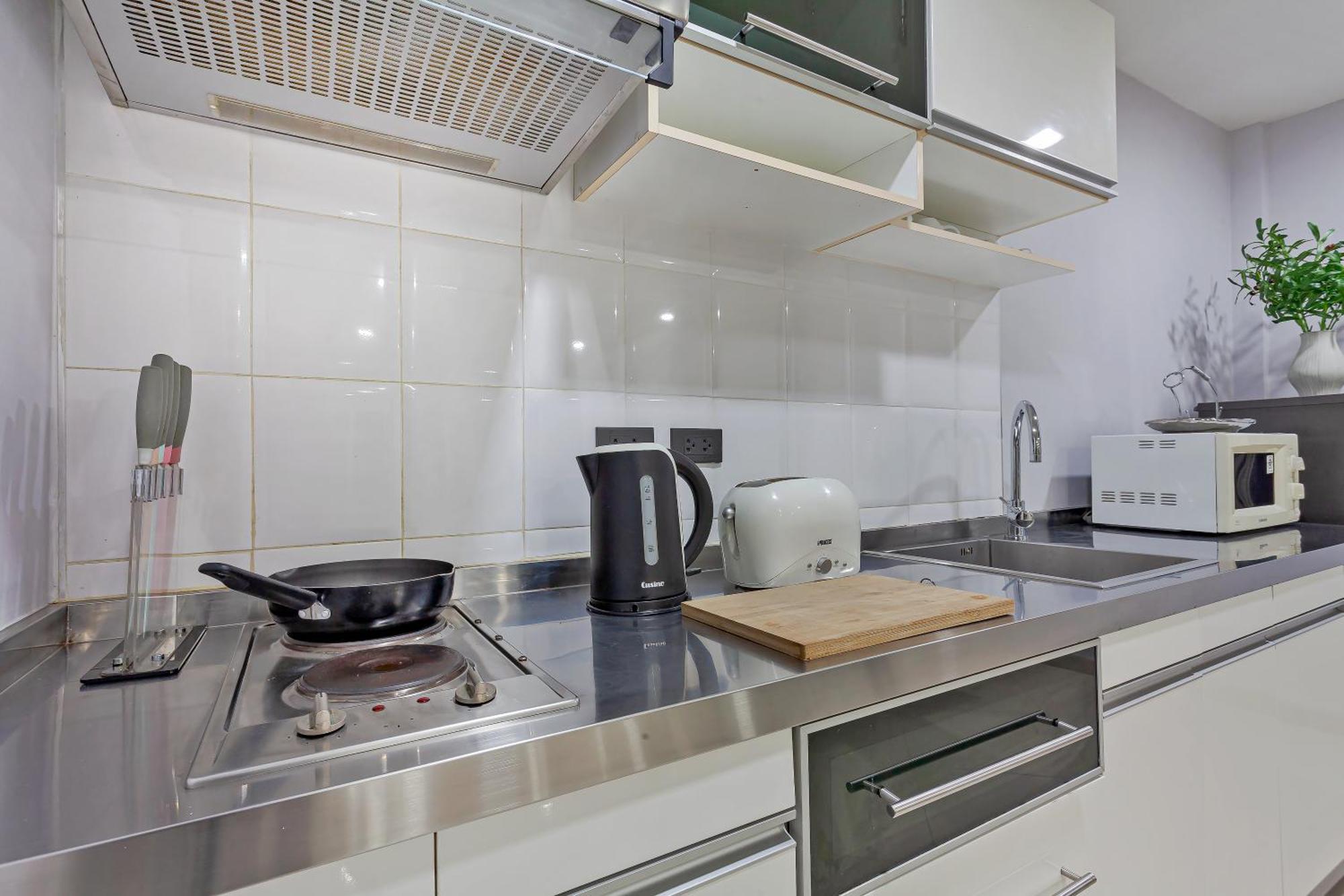 Grosvenor House - On The Phra Tamnak Hill Apartment