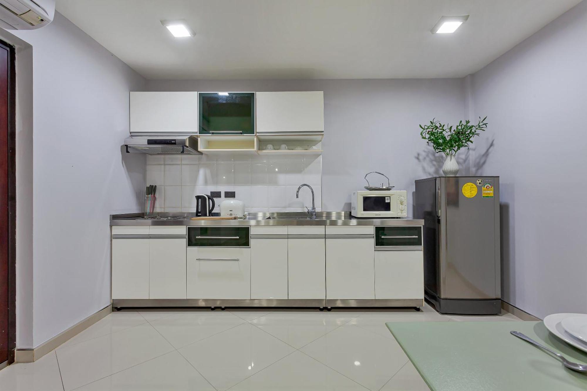 Grosvenor House - On The Phra Tamnak Hill Apartment *
