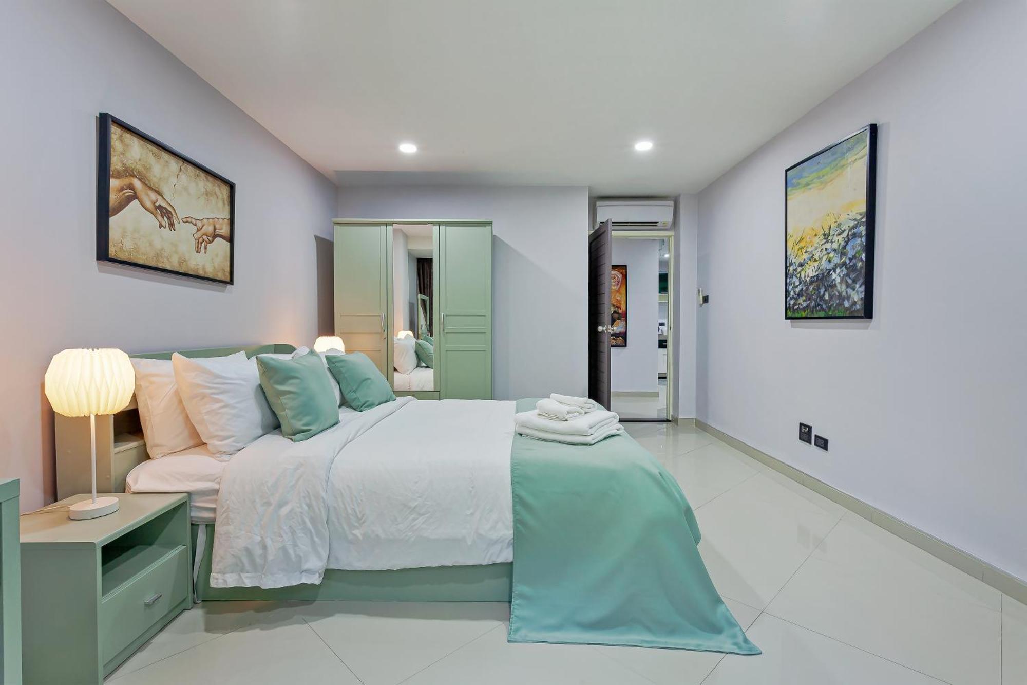 Grosvenor House - On The Phra Tamnak Hill Apartment