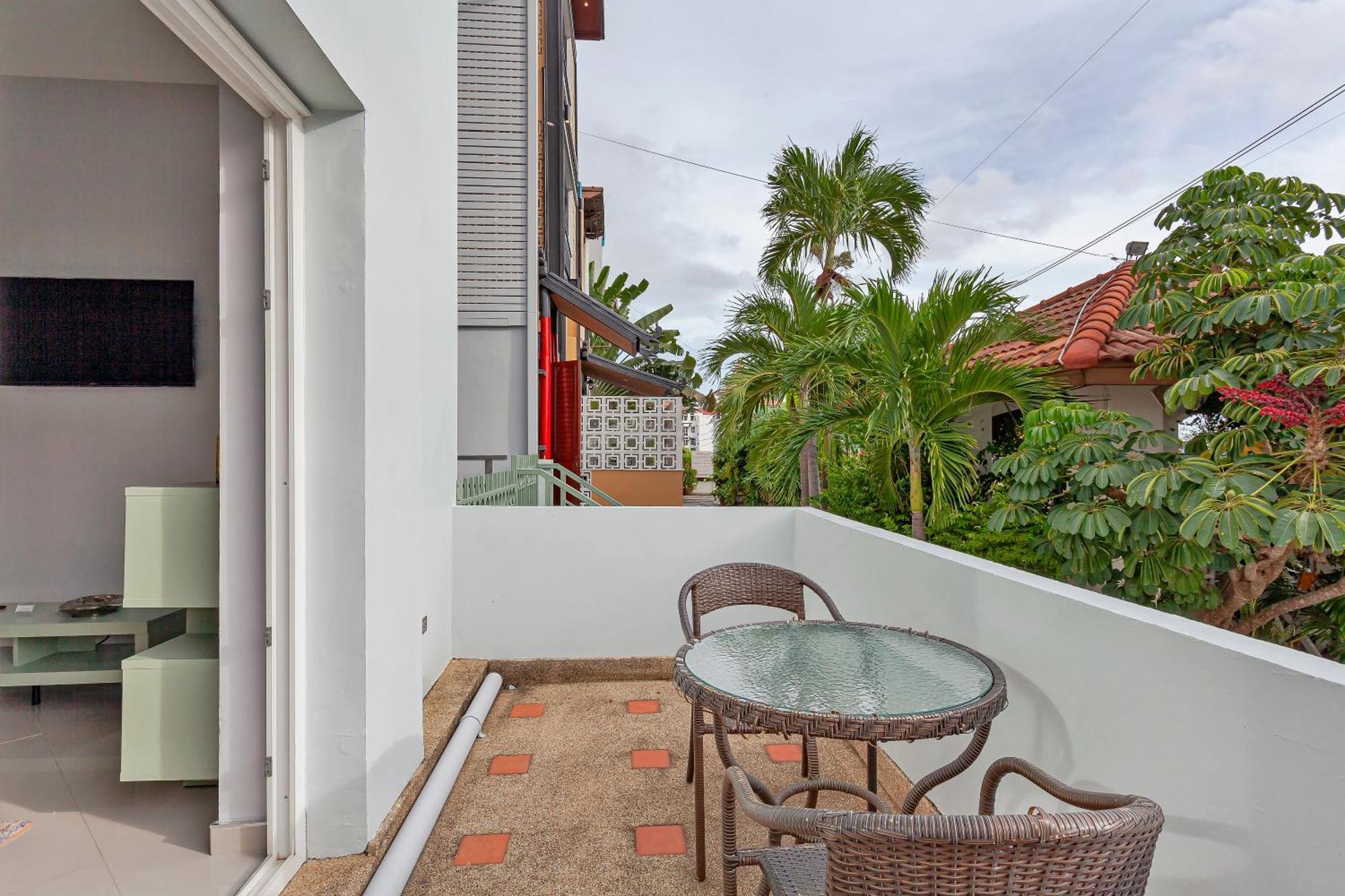 Grosvenor House - On The Phra Tamnak Hill Apartment *