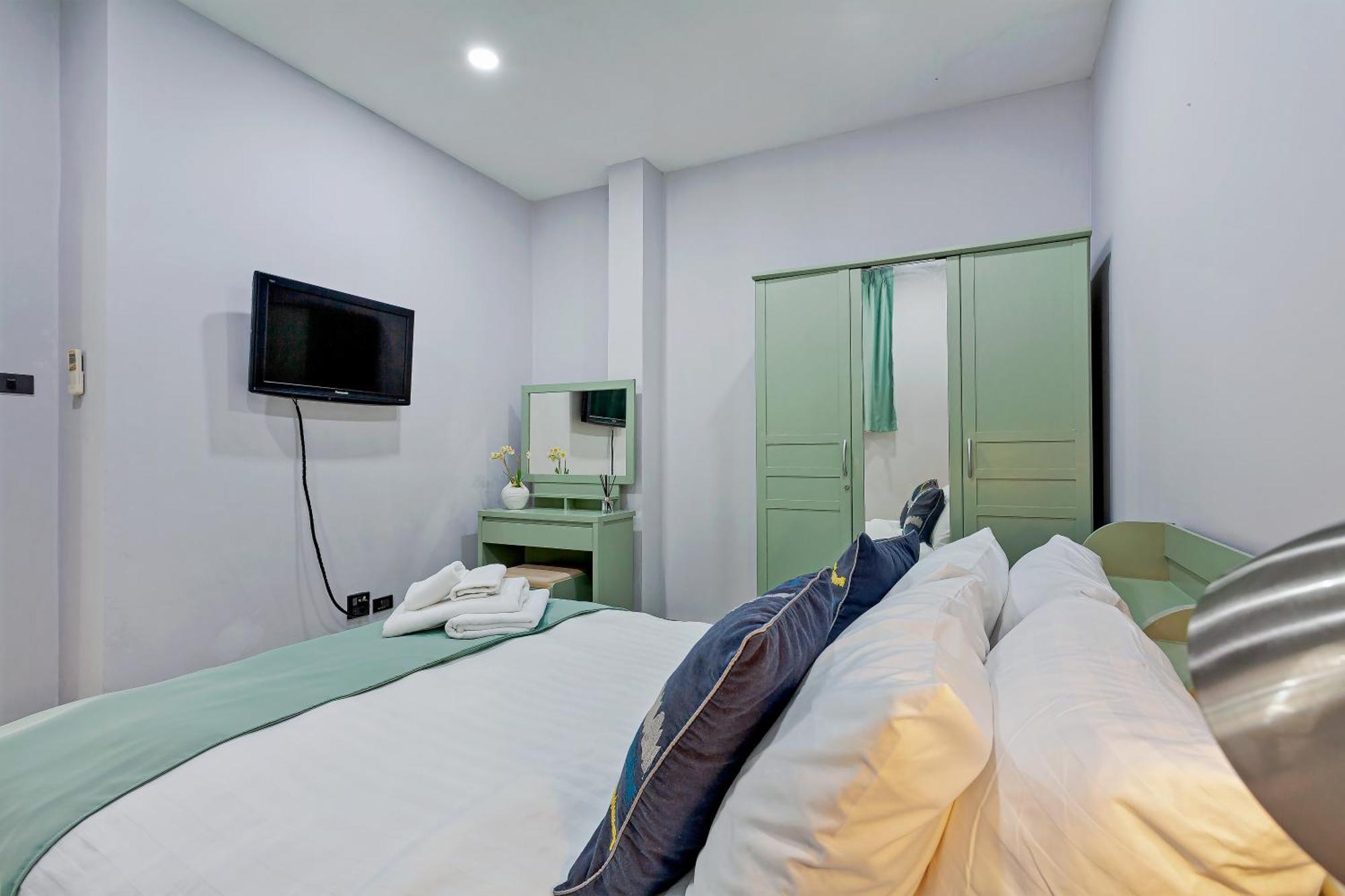 Grosvenor House - On The Phra Tamnak Hill Apartment