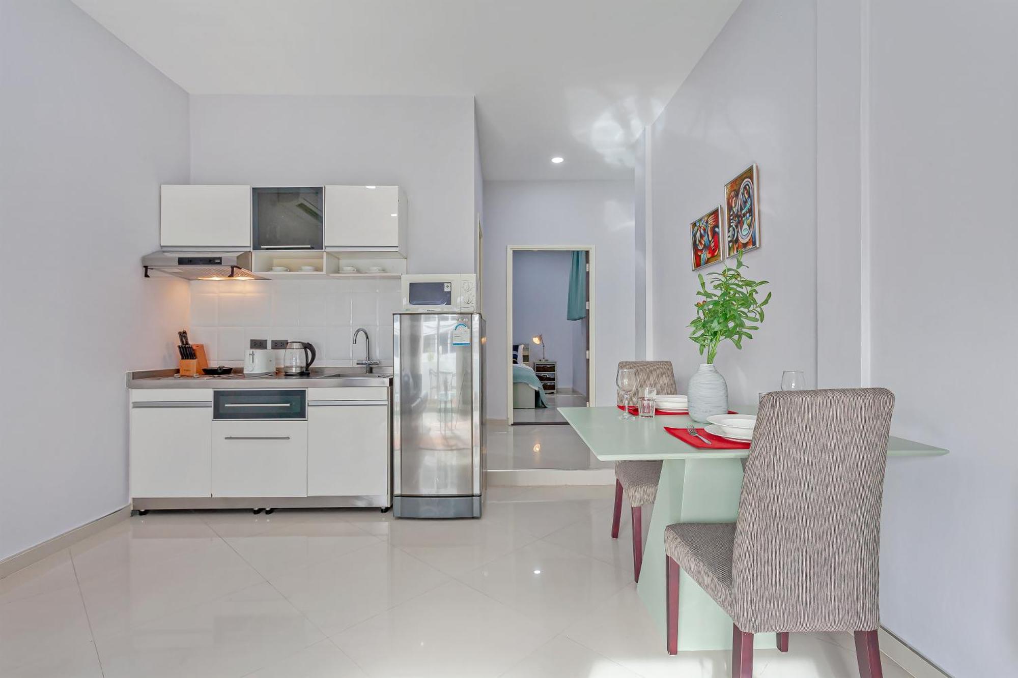 Grosvenor House - On The Phra Tamnak Hill Apartment *