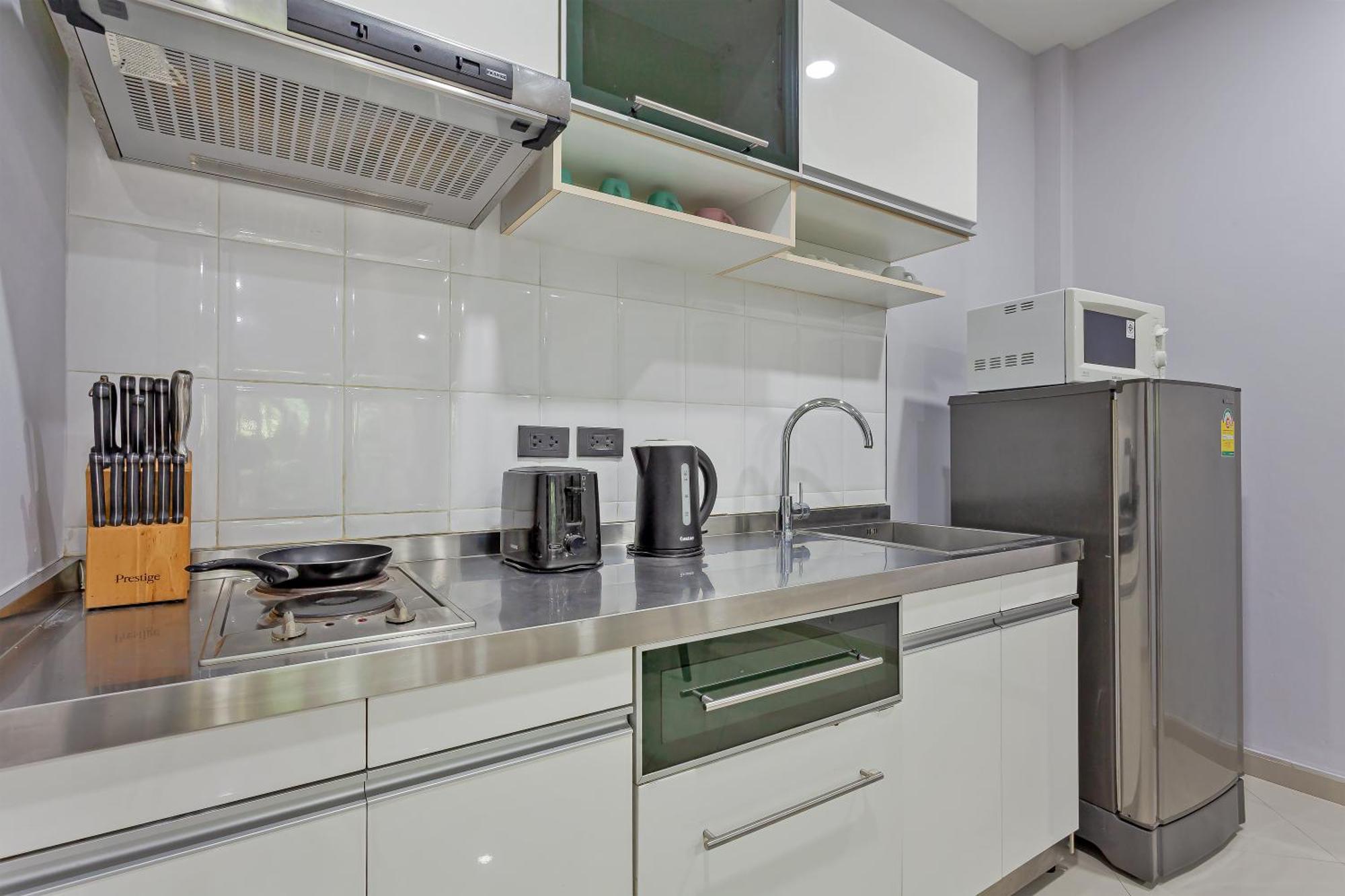 Grosvenor House - On The Phra Tamnak Hill Apartment *