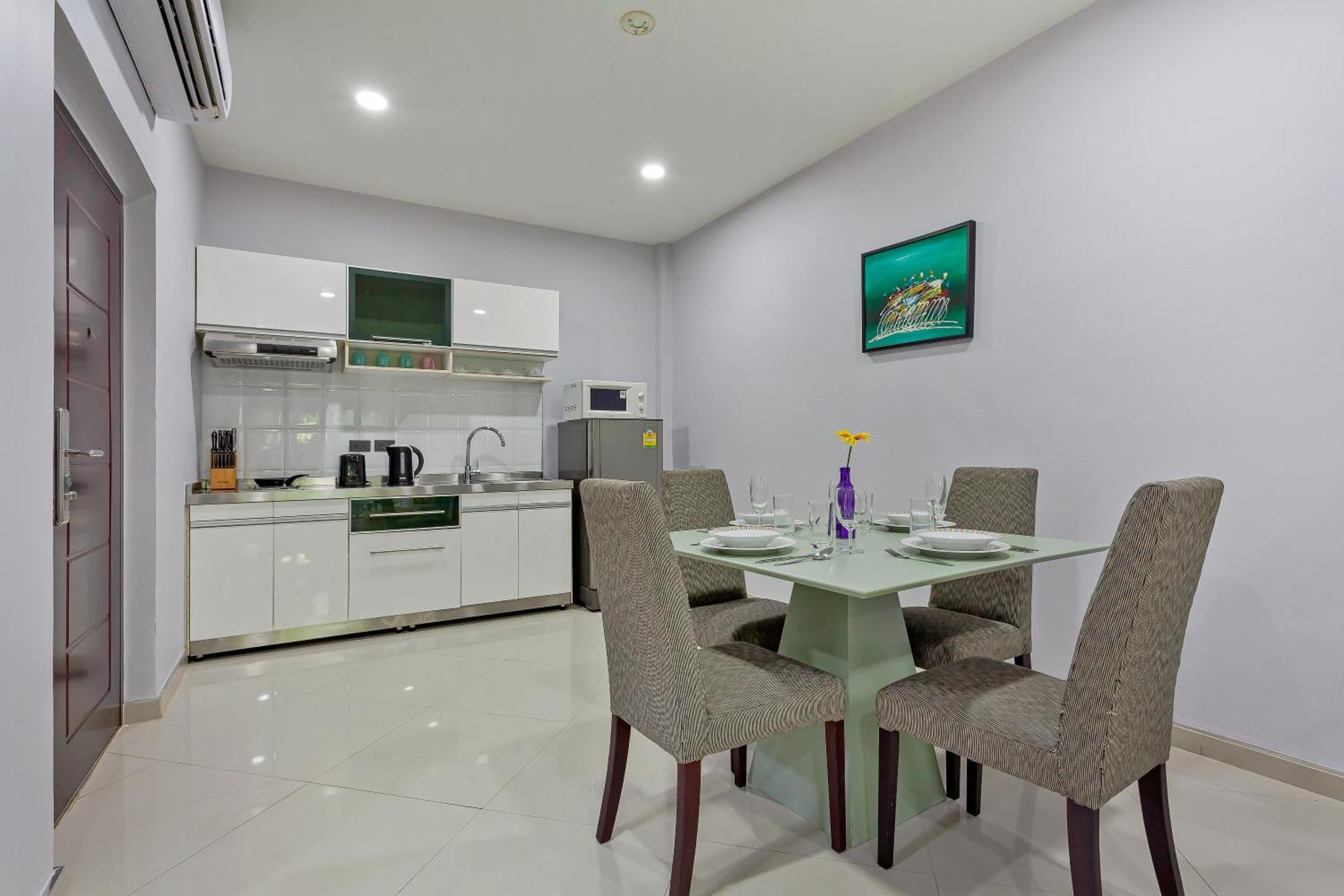 Grosvenor House - On The Phra Tamnak Hill Apartment Pattaya